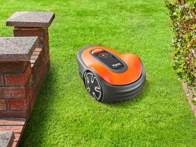 The Flymo Easilife Go 400 can cope with lawns up to 400m2