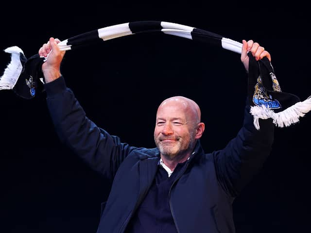 Former Newcastle United player Alan Shearer acknowledges the fans as he holds up a Newcastle United scarf while on stage during the Newcastle United trophy parade and celebration on March 29, 2025 in Newcastle upon Tyne, England. Newcastle United defeated Liverpool in the Carabao Cup Final to end their seventy-year domestic trophy drought. (Photo by Ed Sykes/Getty Images)