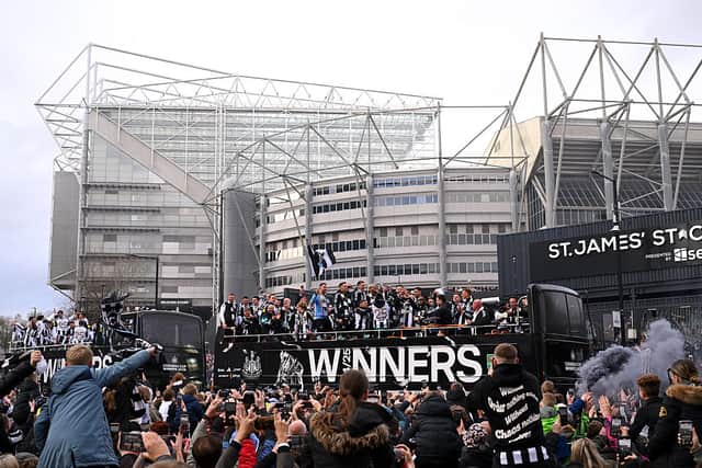 Joelinton, Kieran Trippier, Bruno Guimaraes, Harvey Barnes, Mark Gillespie, Dan Burn, celebrate with the Carabao Cup Trophy as Eddie Howe, Manager of Newcastle United, Anthony Gordon look on during the Newcastle United trophy parade and celebration on March 29, 2025 in Newcastle upon Tyne, England. Newcastle United defeated Liverpool in the Carabao Cup Final to end their seventy-year domestic trophy drought. (Photo by Stu Forster/Getty Images)