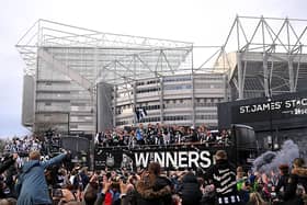 Joelinton, Kieran Trippier, Bruno Guimaraes, Harvey Barnes, Mark Gillespie, Dan Burn, celebrate with the Carabao Cup Trophy as Eddie Howe, Manager of Newcastle United, Anthony Gordon look on during the Newcastle United trophy parade and celebration on March 29, 2025 in Newcastle upon Tyne, England. Newcastle United defeated Liverpool in the Carabao Cup Final to end their seventy-year domestic trophy drought. (Photo by Stu Forster/Getty Images)