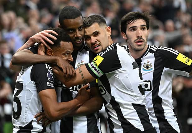Alexander Isak of Newcastle celebrates with team mates Jacob Murphy (l) Bruno Guimaraes and Sandro Tonali (r) after scoring the first Newcastle goal during the Premier League match between Newcastle United FC and Brentford FC at St James' Park on April 02, 2025 in Newcastle upon Tyne, England. (Photo by Stu Forster/Getty Images)