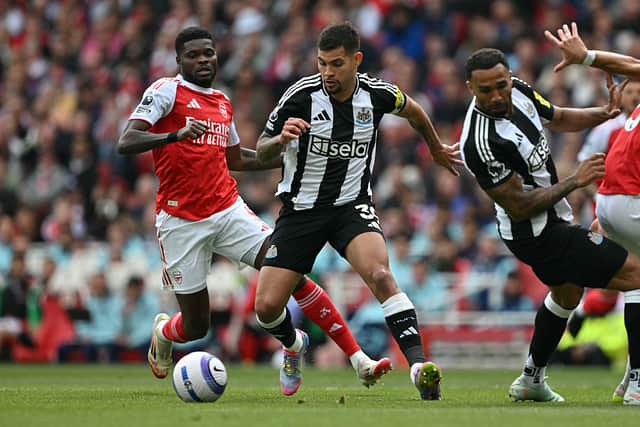 Newcastle United's Brazilian midfielder #39 Bruno Guimaraes (C) runs with the ball during the English Premier League football match between Arsenal and Newcastle United at the Emirates Stadium in London on May 18, 2025. (Photo by Glyn KIRK / AFP)