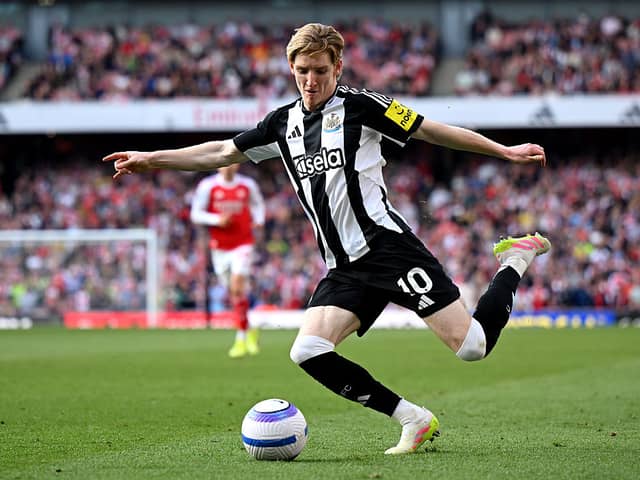 Anthony Gordon of Newcastle United crosses the ball during the Premier League match between Arsenal FC and Newcastle United FC at Emirates Stadium on May 18, 2025 in London, England.