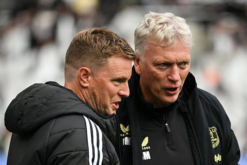 Newcastle United's English head coach Eddie Howe (L) speaks with Everton's Scottish manager David Moyes (R) during the English Premier League football match between Newcastle United and Everton at St James' Park in Newcastle-upon-Tyne, north east England on May 25, 2025. (Photo by ANDY BUCHANAN / AFP) /