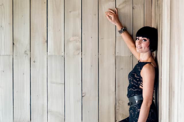 Following a well needed break after her busy TV career and national tours with Vincent Simone, Viva Carnival marks Flavia's return.
