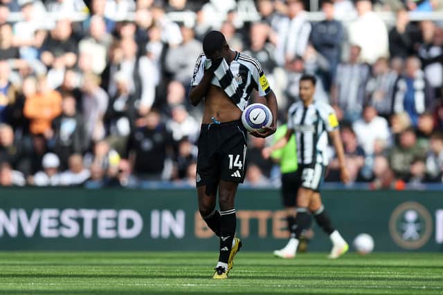 Alexander Isak of Newcastle United looks dejected after Carlos Alcaraz of Everton scores his team's first goal during the Premier League match between Newcastle United FC and Everton FC at St James' Park on May 25, 2025 in Newcastle upon Tyne, England. (Photo by George Wood/Getty Images)