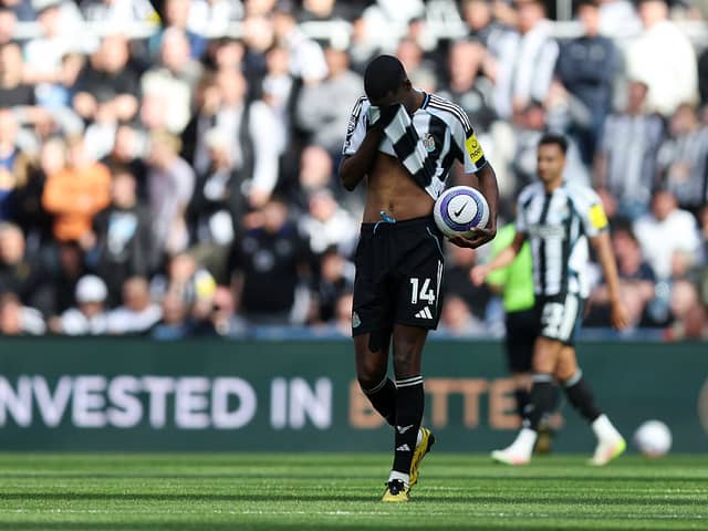 Alexander Isak of Newcastle United looks dejected after Carlos Alcaraz of Everton scores his team's first goal during the Premier League match between Newcastle United FC and Everton FC at St James' Park on May 25, 2025 in Newcastle upon Tyne, England. (Photo by George Wood/Getty Images)