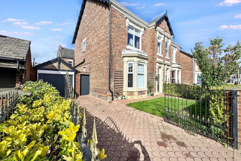 4-bed Jarrow Home Comes With a Real Sense of Victorian Grandeur and...