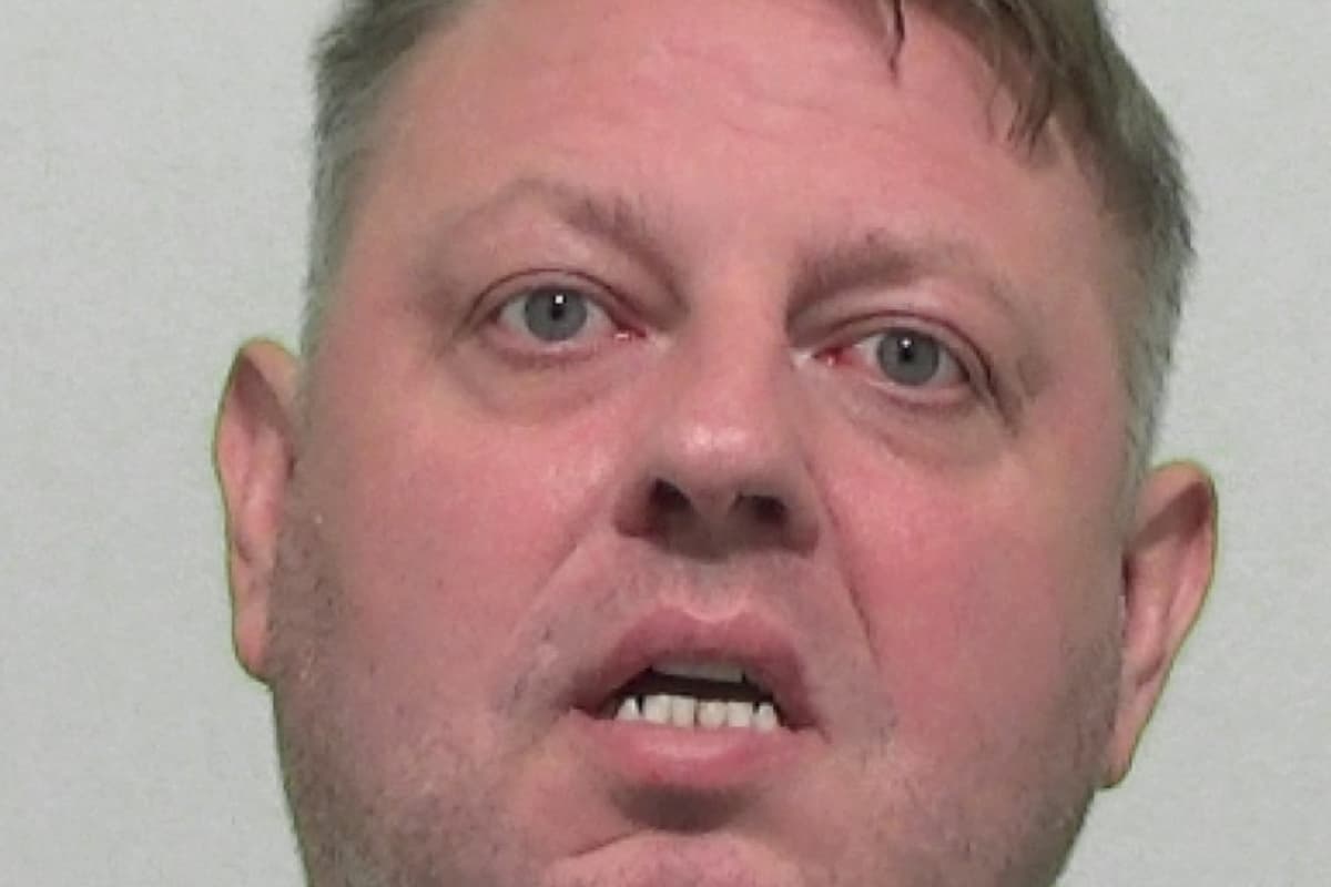 Mann aus South Shields brach Freundin das Knie, indem er ihr die Autotür ...