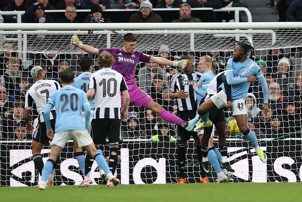 Star von Manchester City trotz umstrittener Regeländerung für Spiel gegen ...