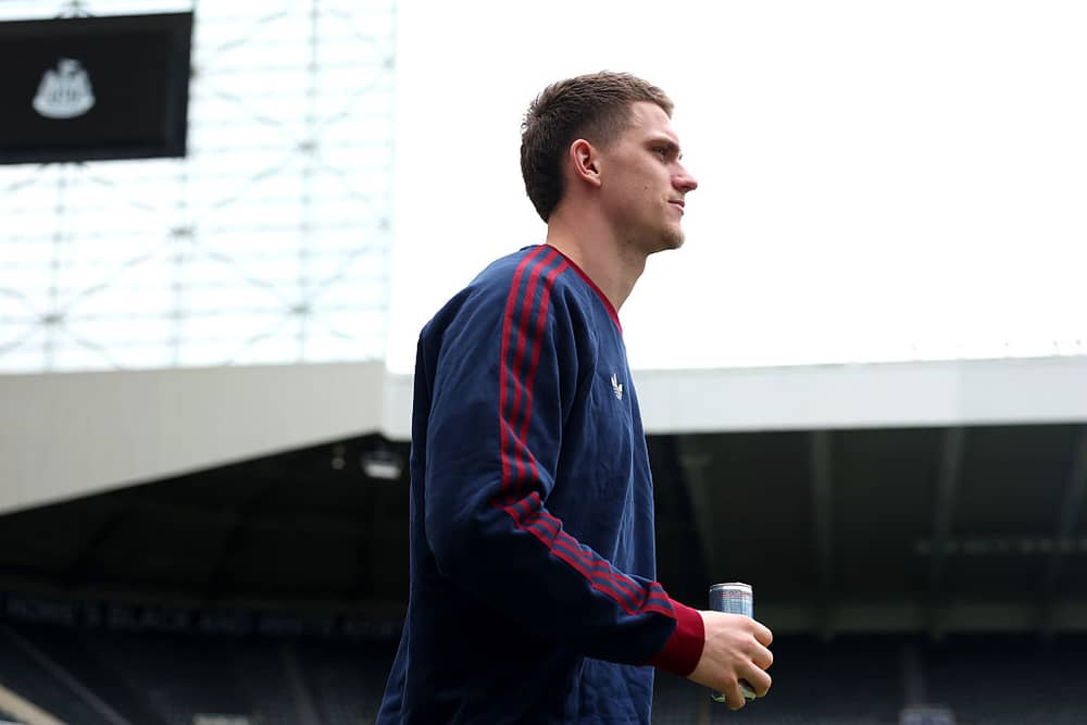 NEWCASTLE UPON TYNE, ENGLAND - FEBRUARY 28: Sven Botman of Newcastle United arrives at the stadium prior to the Premier League match between Newcastle United and Everton at St James' Park on February 28, 2026 in Newcastle upon Tyne, England. (Photo by Stu Forster/Getty Images)