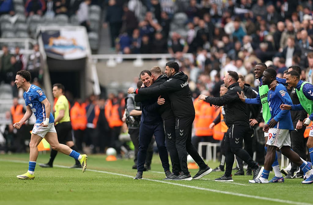 'We are Sunderland' - Regis Le Bris delivers instant reaction to late ...
