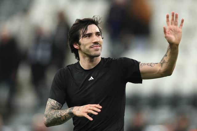 Newcastle United midfielder Sandro Tonali has joined Premier League rivals Tottenham Hotspur.