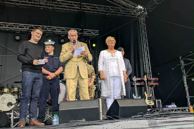 Councillor Stan Wildhirt and his wife, Mayoress Dawn Wildhirt, talk to the crowds in Bents Park.