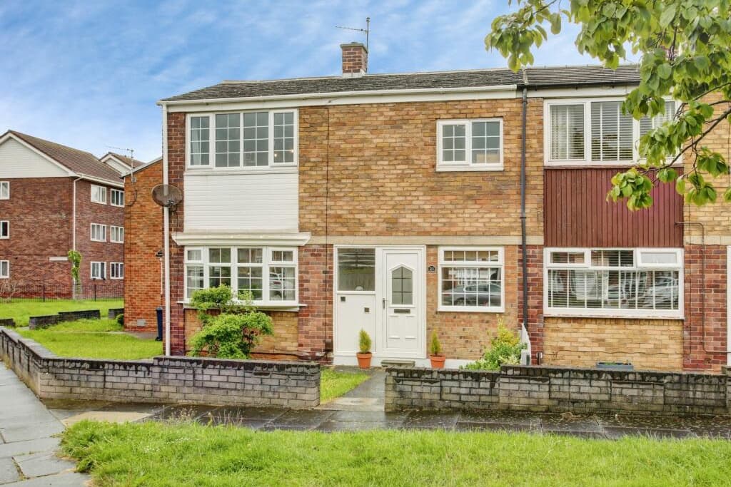 Frühstücksbar und privater Garten machen dieses 3-Zimmer-Haus in Marsden ...