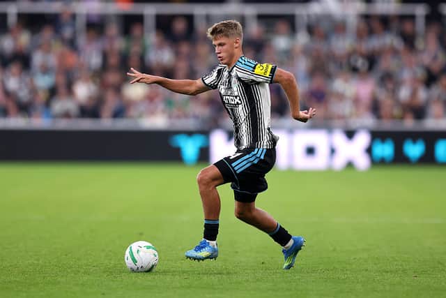 Sean Steur of Newcastle United runs with the ball during the Carabao Cup Second Round match between Newcastle United and West Bromwich Albion at St James' Park on August 26, 2026 in Newcastle upon Tyne, England. (Photo by George Wood/Getty Images)