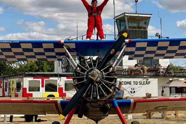 Alison Berry, from Hebburn, has completed a 1,000ft wing walk after losing 11 stone in weight.