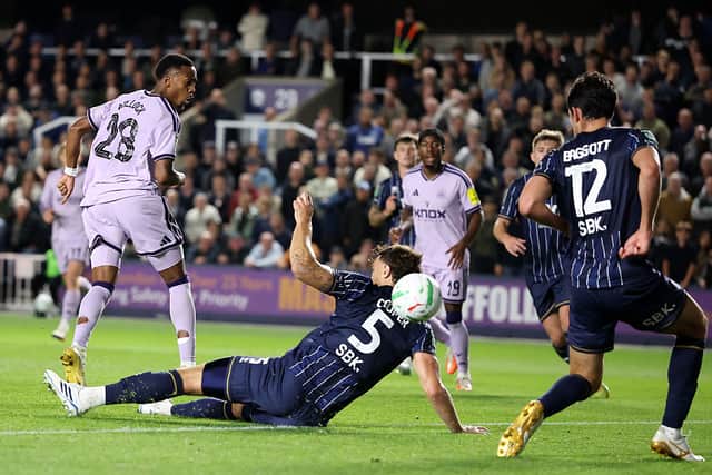 Joe Willock of Newcastle United scores his team's first goal during the Carabao Cup Third Round match between Millwall and Newcastle United at The Den on September 08, 2026 in London, England. (Photo by Justin Setterfield/Getty Images)