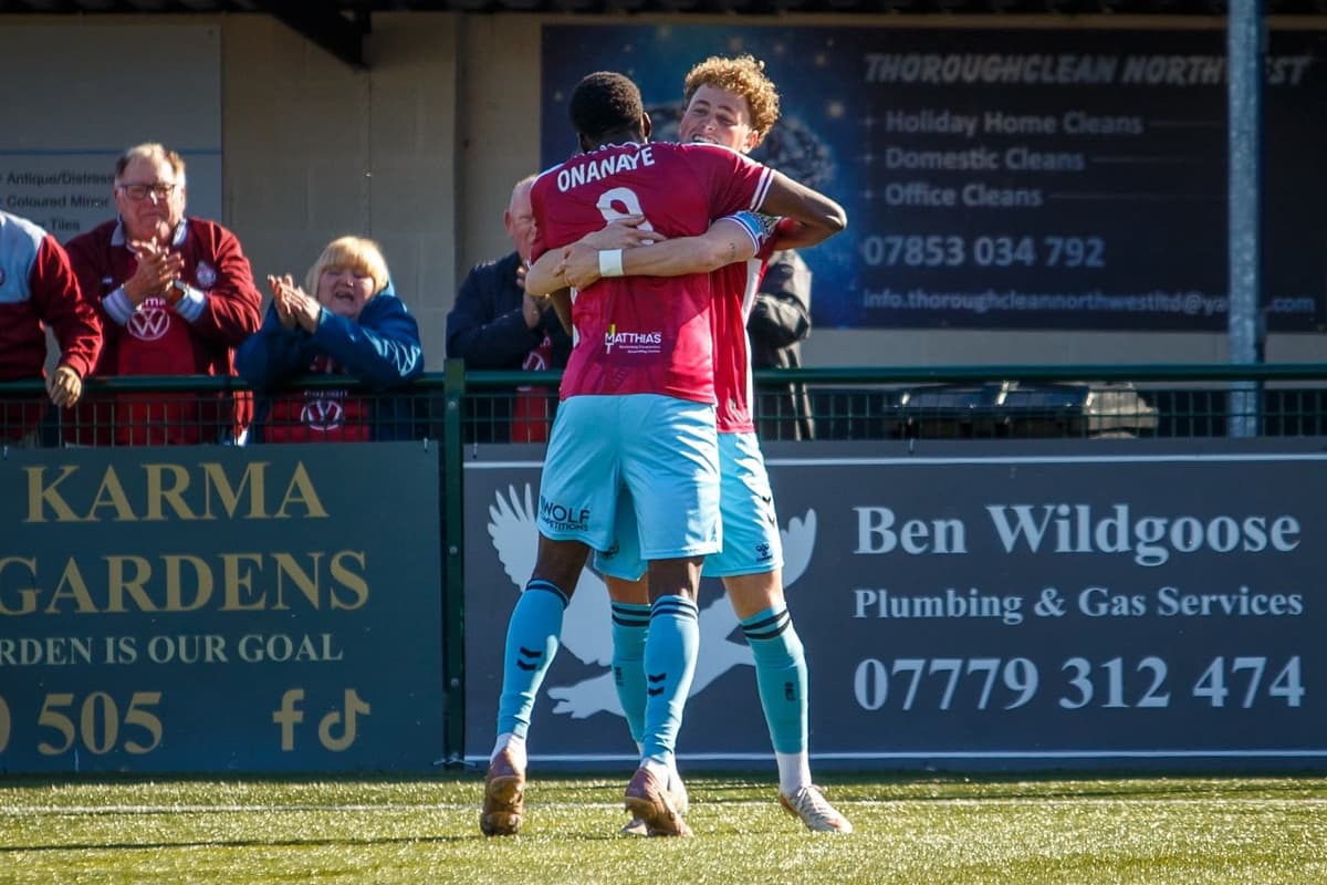 Mike Williamson zeigt sich stolz über den FA-Cup-Sieg von South Shields FC ...