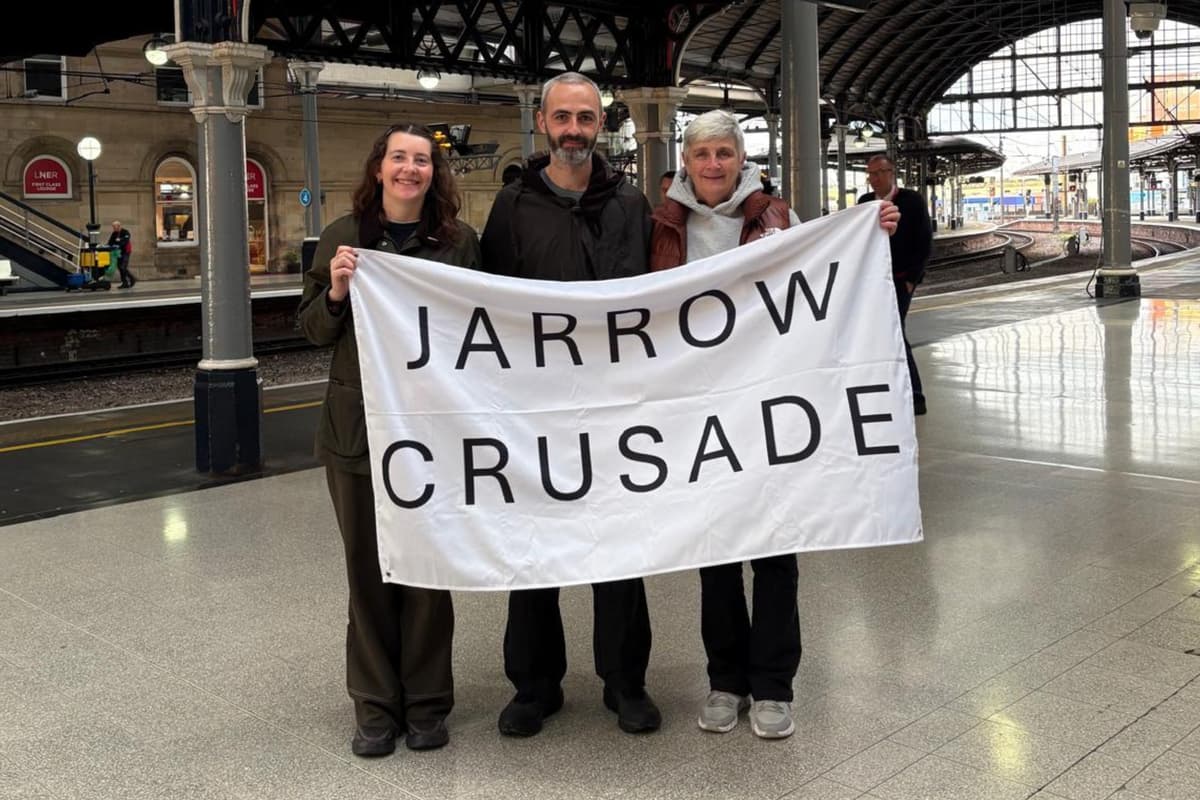 ‘Paying tribute’ - Man sets off on walking the Jarrow March route in ...