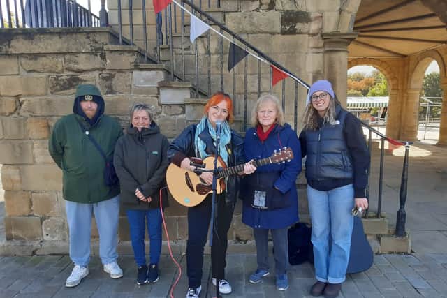 Singer Erin Roche, market manager Beth Durkin (right), and traders Dan Jameson, Helen Stewart, and Pauline Smith.