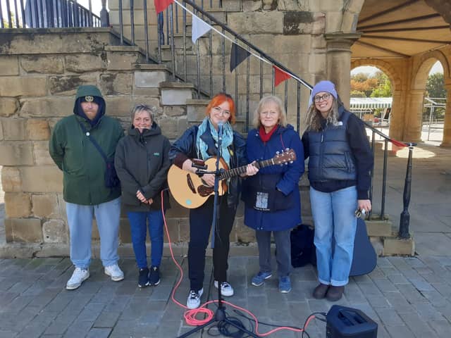 Singer Erin Roche, market manager Beth Durkin (right), and traders Dan Jameson, Helen Stewart, and Pauline Smith.