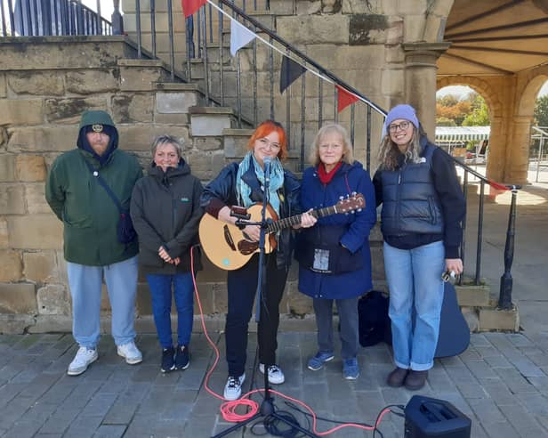 Singer Erin Roche, market manager Beth Durkin (right), and traders Dan Jameson, Helen Stewart, and Pauline Smith.