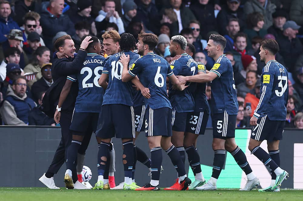 Joe Willock of Newcastle United celebrates scoring a goal with teammates and Matthias Jaissle, Manager of Newcastle United, which was later ruled out by VAR for offside during the Premier League 2026/27 match between Crystal Palace FC and Newcastle United at Selhurst Park on October 25, 2026 in London, England. (Photo by Alex Pantling/Getty Images)