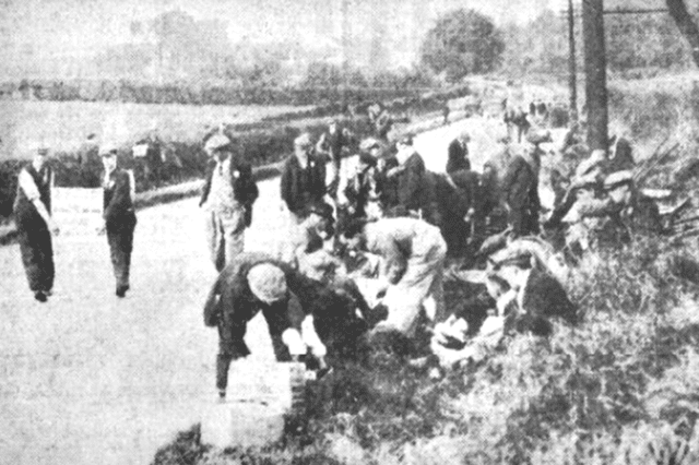 A roadside stop for the Jarrow marchers as they stop for a meal.