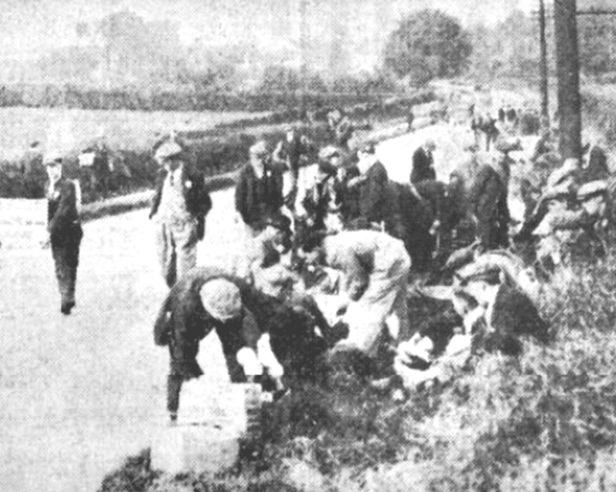 A roadside stop for the Jarrow marchers as they stop for a meal.