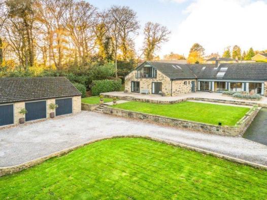 Six bedroom detached house within less than one mile of Hornbeam train station. On the market for £1,800,000. Agent: Beadnall & Copley, Harrogate.