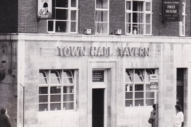 June 1982 and Frank Mulloy was the licensee at the Town Hall Tavern in the city centre.