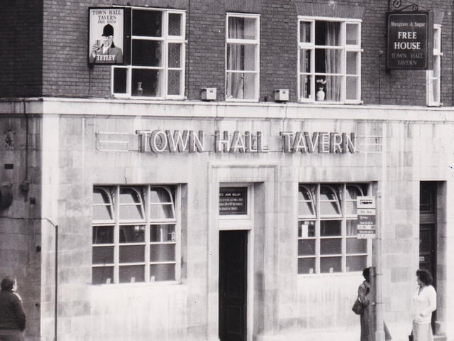 June 1982 and Frank Mulloy was the licensee at the Town Hall Tavern in the city centre.