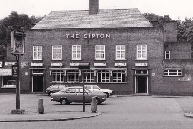 June 1982 and licensee Ronald Hill Winter ran The Gipton on Roundhay Road.