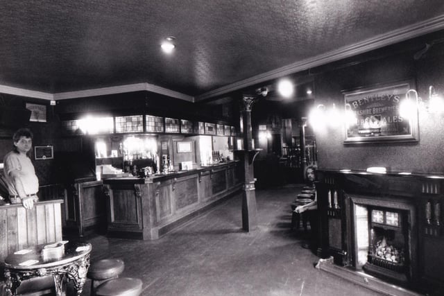 Inside The Fox & Newt on Burley Road in September 1989.
