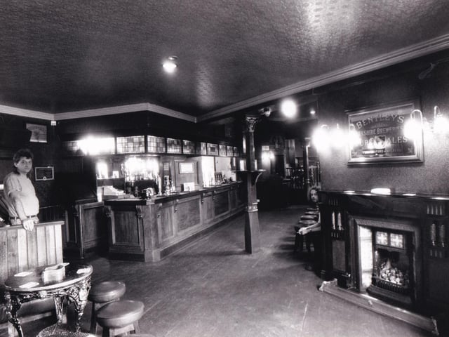 Inside The Fox & Newt on Burley Road in September 1989.