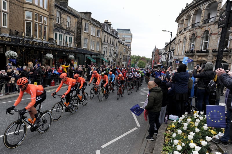 3rd May 2019
Tour De Yorkshire. Stage Two Mens Race.
Pictured the peloton makes its way up Parliament Street Harrogate.
Picture Gerard Binks
