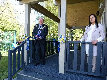 Preston's mayor cuts the ribbon and officially opens The Burrow at Eldon Primary School, photo: Neil Cross.