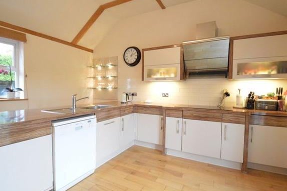 The kitchen/dining room