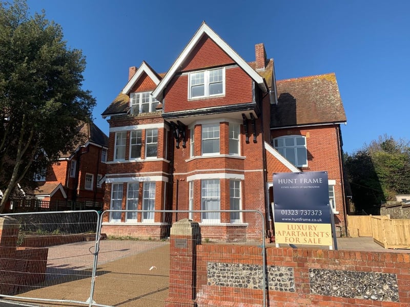 A brand new, two bedroom luxury ground floor flat situated within the desirable Meads area of Eastbourne. Finished to a very high standard the accommodation comprises: Open plan Living room/kitchen, master bedroom with luxury En-suite shower room, second bedroom and bathroom. Also benefitting from a private entrance, £325,000, offered through Hunt Frame estate agents.