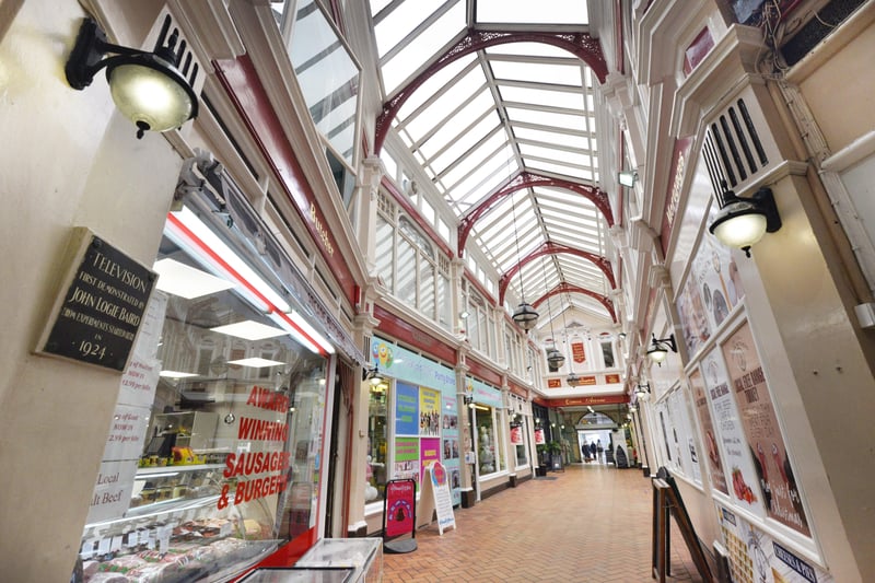 Queens Arcade/Queens Avenue Shopping Arcade in Hastings. SUS-210318-120656001