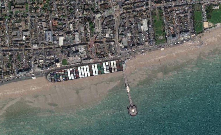Ever Given would stretch from Worthing Pier as far west as New Street SUS-210330-131125001