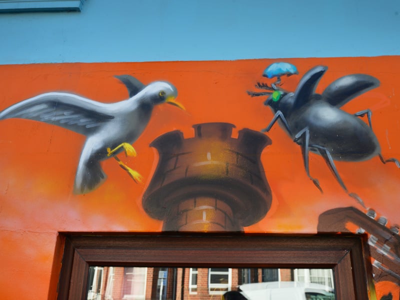 Mural on the side of Teddy Tinker's (Antiques, Collectables, Vintage Costume & Fancy Dress) in London Road, St Leonards. SUS-210604-085430001