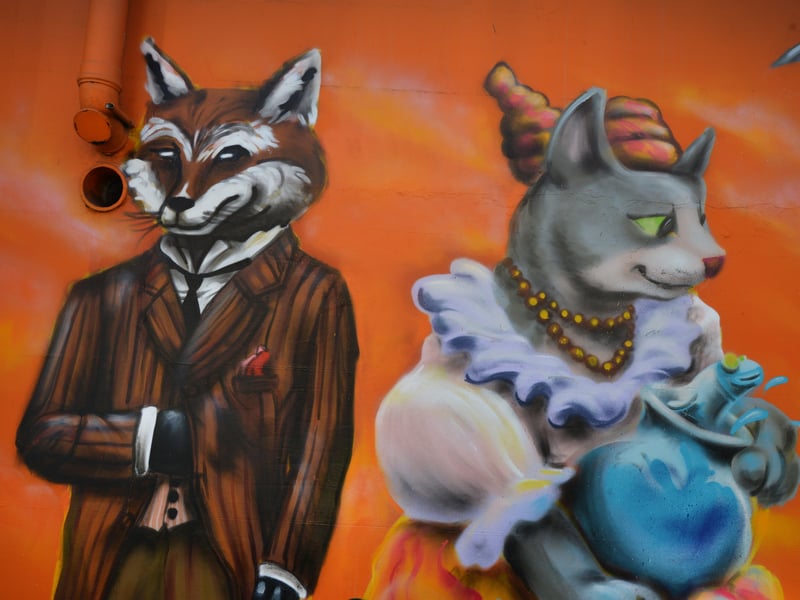 Mural on the side of Teddy Tinker's (Antiques, Collectables, Vintage Costume & Fancy Dress) in London Road, St Leonards. SUS-210604-085443001