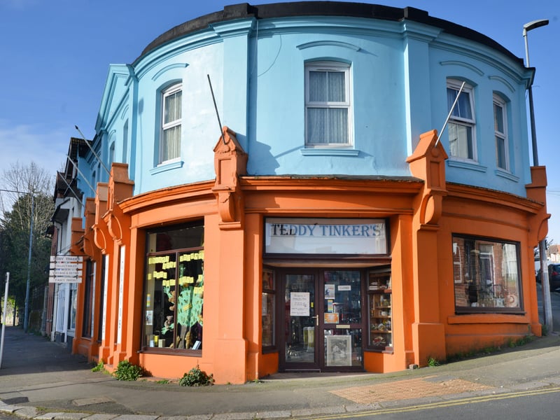 Teddy Tinker's (Antiques, Collectables, Vintage Costume & Fancy Dress) in London Road, St Leonards. SUS-210604-085509001
