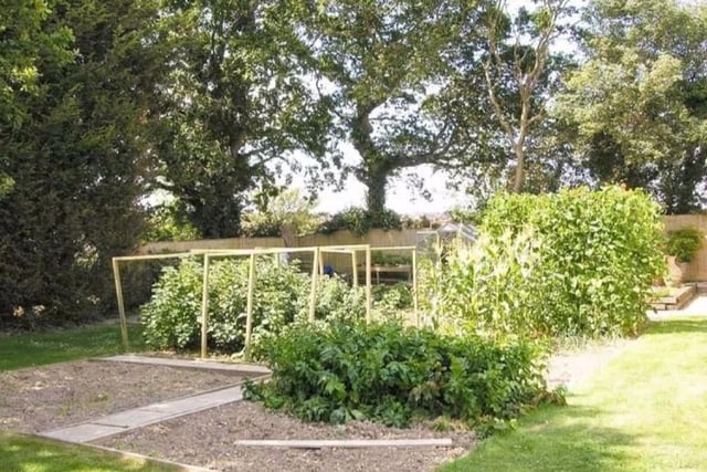 Five bedroom detached house for sale in Marshfoot Lane, Hailsham. Guide price £575,000 SUS-220121-094139001