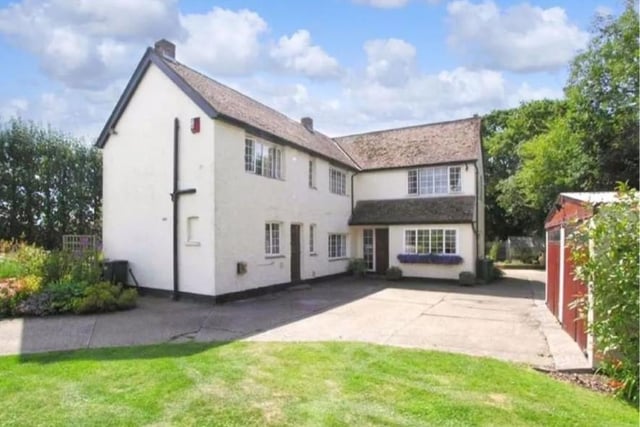 Five bedroom detached house for sale in Marshfoot Lane, Hailsham. Guide price £575,000 SUS-220121-094028001