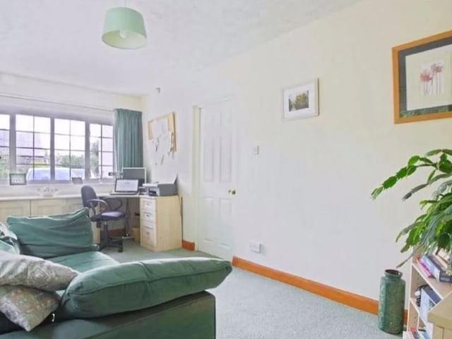 Five bedroom detached house for sale in Marshfoot Lane, Hailsham. Guide price £575,000 SUS-220121-093918001