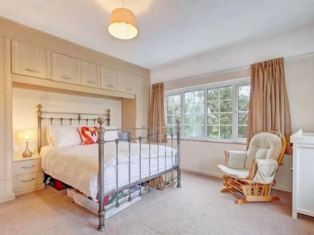 Five bedroom detached house for sale in Marshfoot Lane, Hailsham. Guide price £575,000 SUS-220121-093748001
