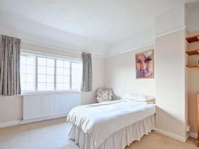 Five bedroom detached house for sale in Marshfoot Lane, Hailsham. Guide price £575,000 SUS-220121-093758001
